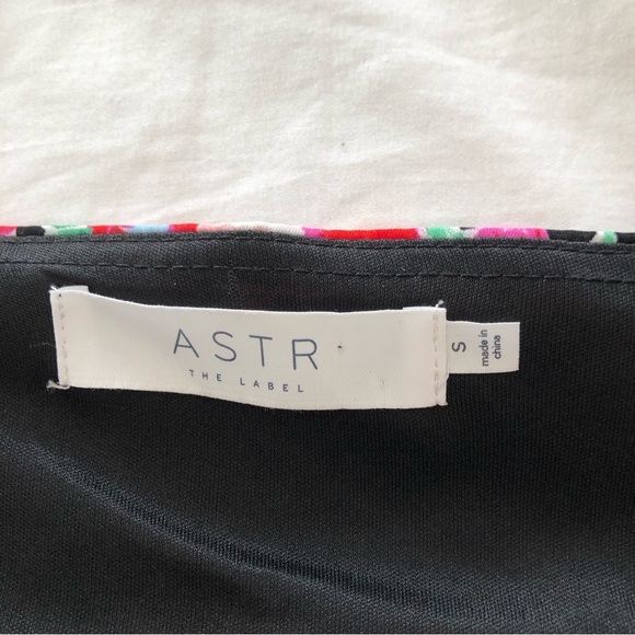 ASTR floral crop top with puff sleeve. Size S. - Picture 10 of 13